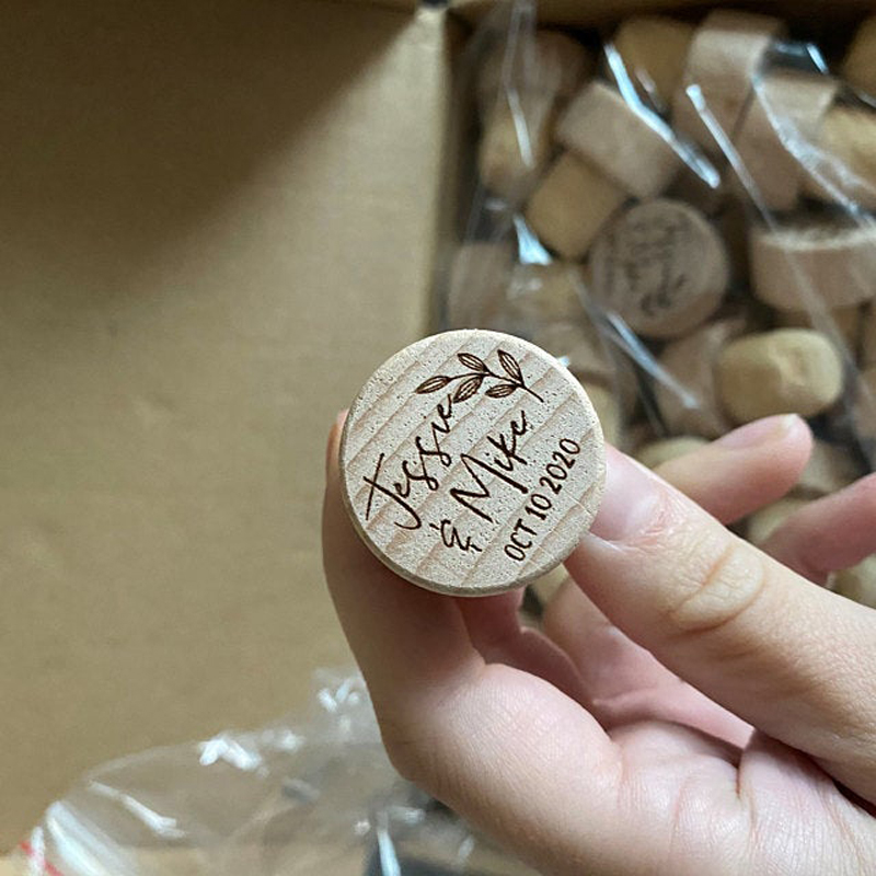 Tappo per vino in legno person - Wedding Supply List recensione e prezzo